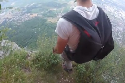 Prawdziwy kozak. Próba nastawienia złamanej ręki w czasie lotu po nieudanym skoku