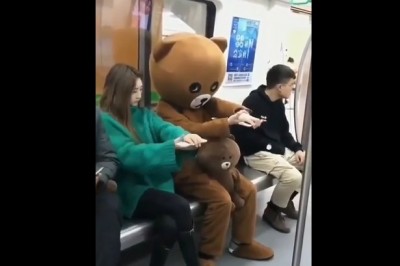 Jak zmusić dziewczynę do tego, żeby rzuciła swoim telefonem? Prosta sztuczka