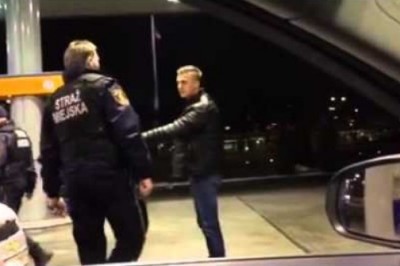 Strażnicy Miejscy wystartowali do gościa na stacji benzynowej, bo zwrócił im uwagę