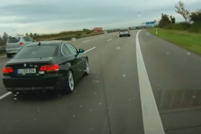 Kierowca BMW zaczyna kozaczyć na autostradzie doprowadzając do niebezpiecznych sytuacji