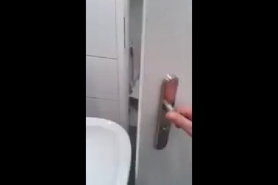 Fachowcy z Sosnowca i ich precyzyjne zamontowanie drzwi w toalecie