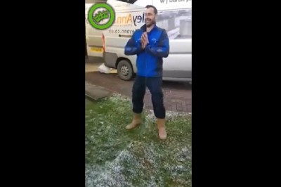 Dwóch pracowników rozwaliło system niosąc lustro. Mieli konkretną bekę 