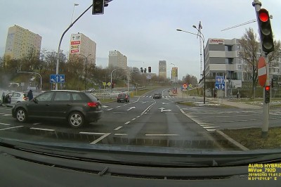 Wjazd BMW na czerwonym świetle zakończony konkretnym dzwonem - Lublin