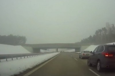 BMW X5 kontra Skoda na autostradzie A1. Rodzice z dwójką dzieci przeżyli w rozerwanym aucie