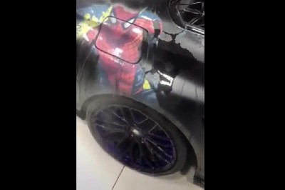 To jest dopiero rewelacyjny lakier? Zmienia kolor pod wpływem ciepła