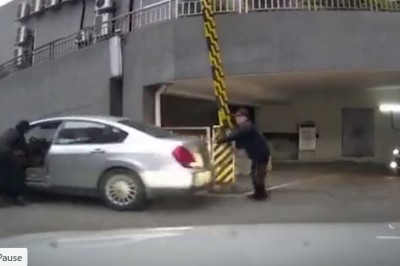 Tego wyjazdu z parkingu nie da się ogarnąć. Co ona chciała zrobić?