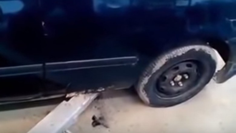 Honda nie wytrzymała wizyty u mechanika. To są dopiero przegnite progi