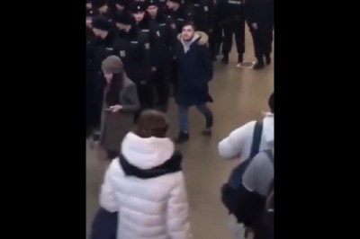 Seba, ale nie zrobisz tego przy policjantach? Czyli wkręta po której mógł iść siedzieć