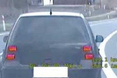 Nagranie z pościgu policyjnego za Golfem IV, który leciał 170 km/h, „pod prąd” i chodnikiem