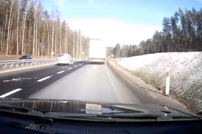 Leciał lewym pasem i nie zauważył końca. Dziwna akcja na S51 