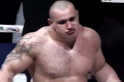 Położył go jednym celnym strzałem. Szybkie zakończenie walki ogromnego kolesia w MMA