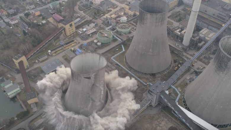 Efektowne wyburzanie chłodni kominowej w Elektrowni Łagisza. Robi wrażenie