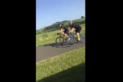 Konkretnie im pocisnął. Kierowca kontra rowerzyści jadący drogą