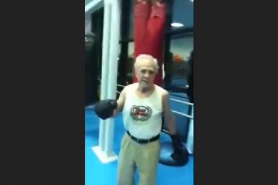 Mistrz boksu Eder Jofre w wieku 77 lat pokazuje na co jeszcze go stać