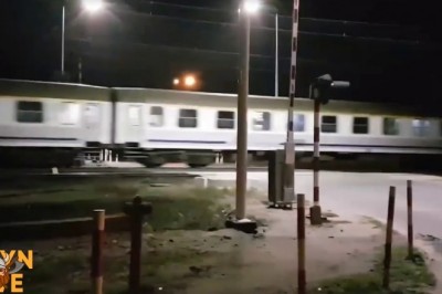 Tak dochodzi do tragedii na przejazdach kolejowych? Niebezpieczna sytuacja na przejeździe