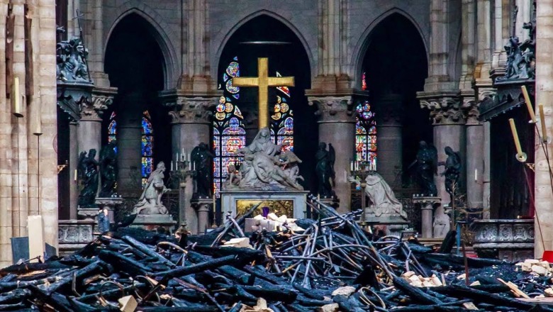 Tak wygląda katedra Notre Dame po pożarze. Nagranie ukazujące zniszczenia