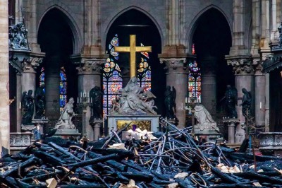 Tak wygląda katedra Notre Dame po pożarze. Nagranie ukazujące zniszczenia 