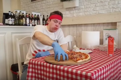 Płakał, smarkał ale się nie poddawał. Pobił rekordowy czas zjedzenia „najostrzejszej” pizzy w Polsce