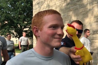 Test kurczaka na akademii policyjnej. Niektórym ciężko go zdać