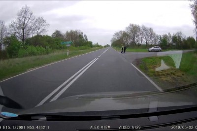 Typ w aucie kontra policjanci z Iskrą. Szybko im wyjaśnił dlaczego lepiej tym nie mierzyć