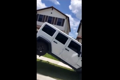 Komornik chciał jej zabrać auto. Dziewczyna zerwała się SUVem z lawety 