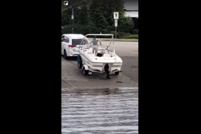 Jak zostać potrąconym i zatopić swoje auto w kilka sekund. Ten ziomek to wie