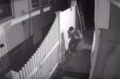 Miał już dość imprezowiczów załatwiających się pod jego domem. Wpadł na genialny pomysł