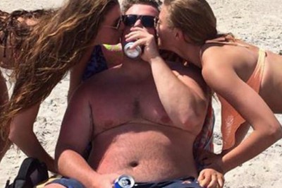 Panowie z piwnym brzuszkiem przyciągają do siebie kobiety. Robią to zupełnie nieświadomie