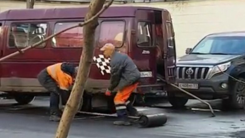Siadaj Mietek na maszynę i lecimy z tą robotą, bo kierownik patrzy