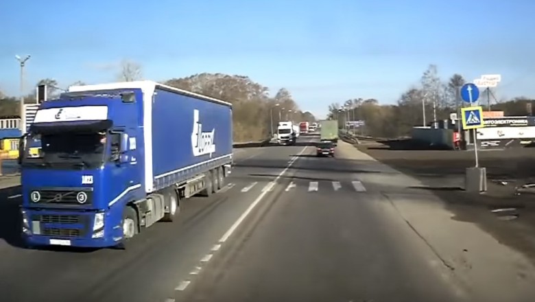 Nagranie wypadku TIRów i osobówki. Tak się kończy brak uwagi na drodze
