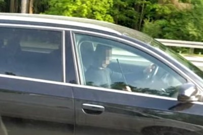 Dwóch szeryfów z Audi wygraża pałką teleskopową i blokuje A2