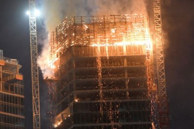 Pożar na terenie budowy wieżowców Warsaw Hub w centrum stolicy