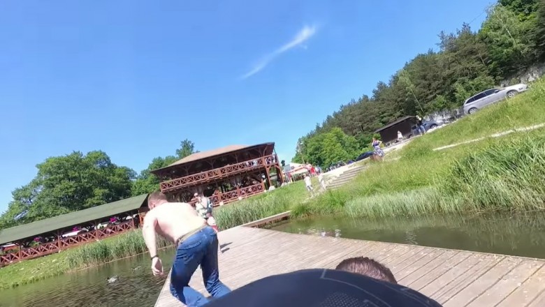 Motocykliści nagrali akcję ratowania porobionego mężczyzny w Złotym Potoku