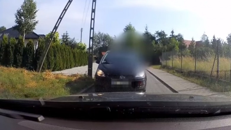 Znalazła prawko w czipsach? Chyba chciała pokazać kto tu jest królową wioski