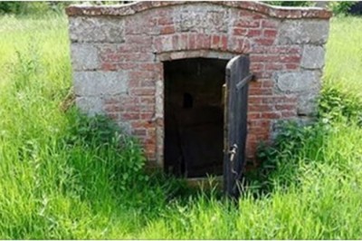 Tata poszedł do piwnicy po ziemniaki, nie wracał więc poszła po niego mama. W piwnicy wydarzyła się  tragedia