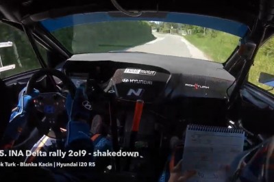 Lecisz sobie ostro przez wioskę, a tu nagle gość wyskakuje na czołówkę 