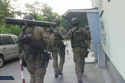 Wjazd z maczetą do krakowskiego autobusu MPK. Nagranie z monitoringu i zatrzymania