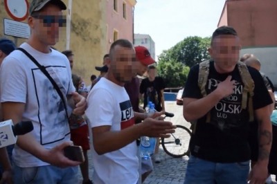 Awantura w Lubinie o malowanie tęczy na chodniku przez 3-letnie dzieci