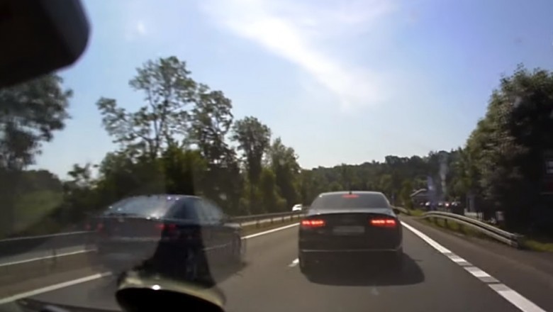 Janusz z Audi próbuje dać lekcję innemu kierowcy. Za takie coś powinni zabierać prawko