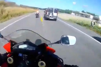 Lecisz sobie prawie 200 km/h na motocyklu, a tu nagle korek na drodze