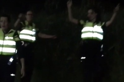 Wyluzowane policjantki wpadają na imprezę