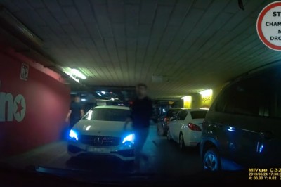 Kiedy masz Merca i musisz pokazać, że jesteś kozak na parkingu