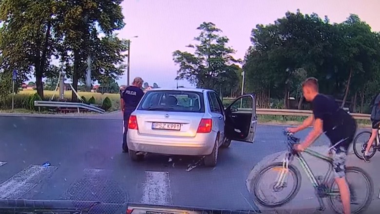 Dwie policjantki w radiowozie, które chyba nie do końca ogarniają jazdę