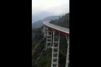 Nasza Zakopianka wymięka przy tej autostradzie. Robi ogromne wrażenie 