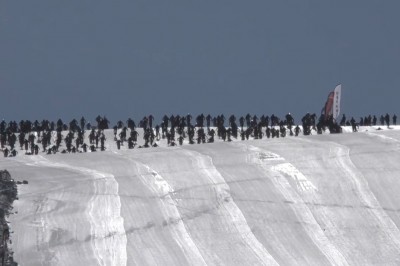 Karambol na zawodach rowerowych. Ktoś nie przemyślał tej trasy