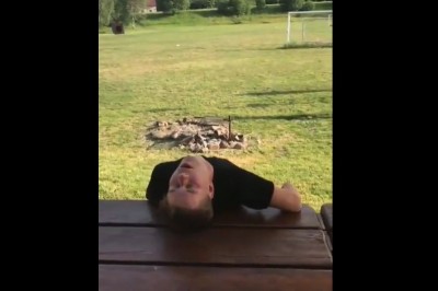 Kiedy kumpel zaliczył taki odjazd, że nic nie jest w stanie go obudzić 