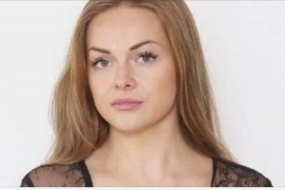 Została wyproszona z samolotu z powodu ubranej sukienki. Na lotnisku czekała na nią policja 