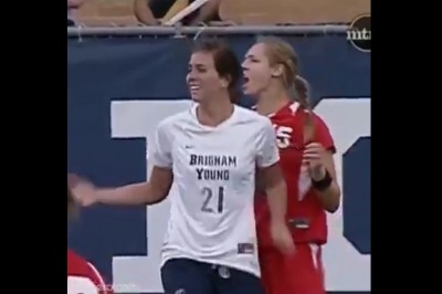 Za włosy i na glebę. Piłka nożna w kobiecym wydaniu też potrafi być interesująca