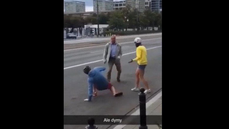 MMA na środku ulicy w Warszawie. Taksówkarz pobił rowerzystę