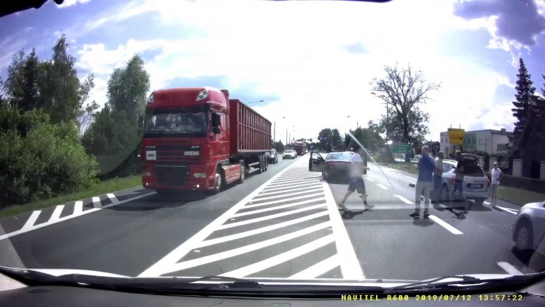Prawdzie combo na drodze. Tak wyglądało spotkanie dwóch typów w Osielsku